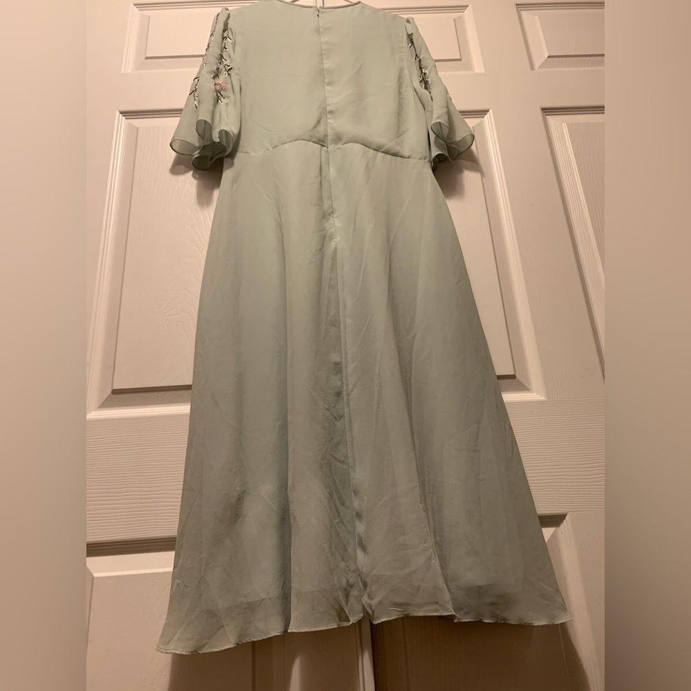 EUC Hope & Ivy Embroidered Midi Dress in Sage - Picture 15 of 16